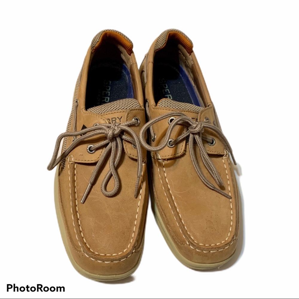Men’s Sperry Top Sider tan leather boat shoes.